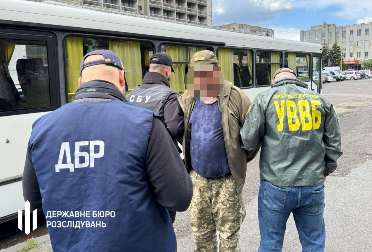 Організував "схему": на Закарпатті викрили правоохоронця, який допомагав військовозобов'язаним незаконно перетинати кордон. Фото