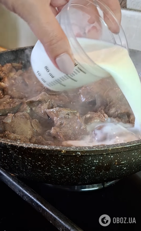 Соковита куряча печінка в сирному соусі: так смачно продукт ви ще не готували