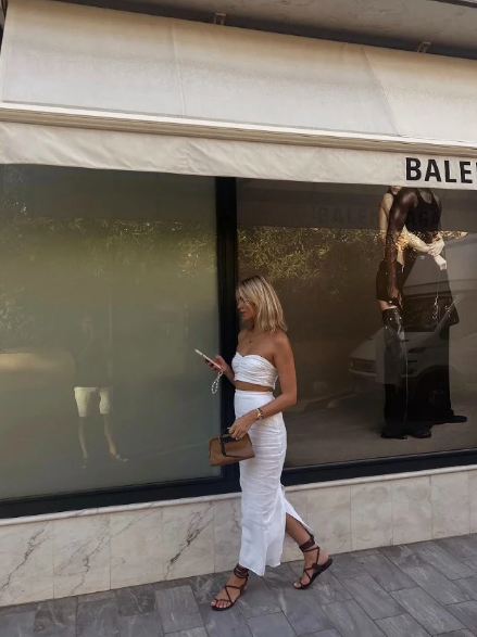 Вʼєтнамки знову в моді: яке взуття має бути в гардеробі цього літа