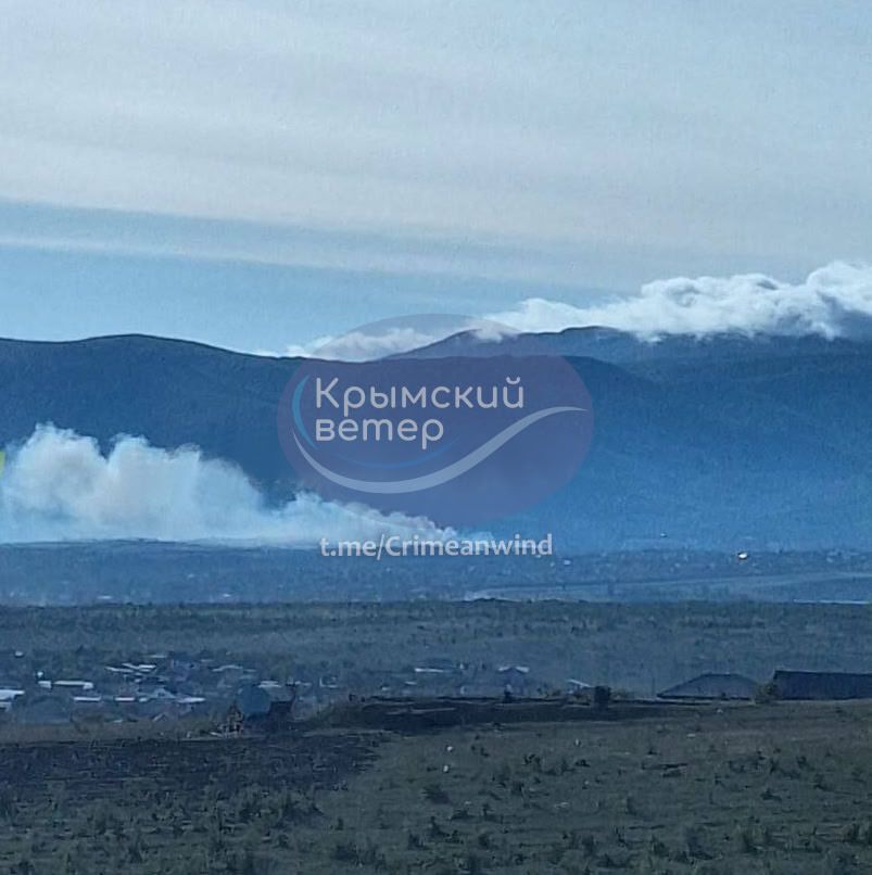 В оккупированном Крыму прогремела серия взрывов: под ударом были аэродромы, горит склад БК. Фото и видео