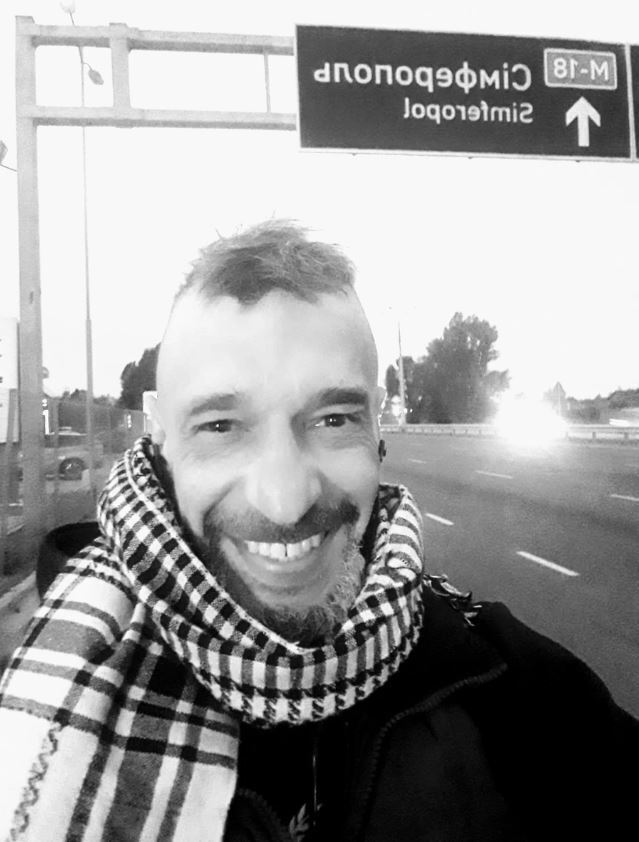 Телеведучий Андрій Джеджула звернув увагу на шокуючі деталі фотознімків Максима Неліпи з фронту