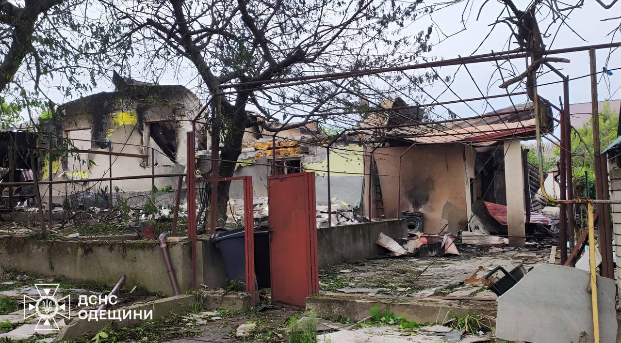 Окупанти атакували Одещину ударними безпілотниками: стались пожежі, постраждали троє людей. Фото