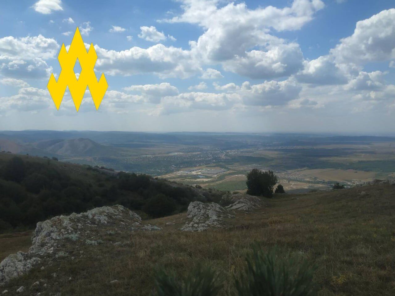 В оккупированном Крыму прогремела серия взрывов: под ударом были аэродромы, горит склад БК. Фото и видео
