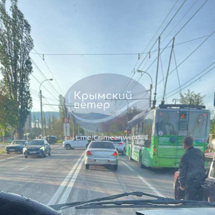 В оккупированном Крыму прогремела серия взрывов: под ударом были аэродромы, горит склад БК. Фото и видео