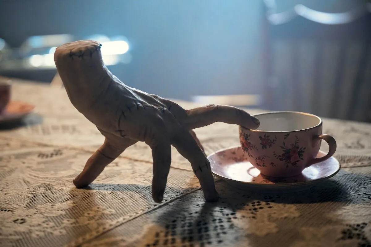 У сімейці Адамсів із "Венздей" зʼявиться новий персонаж: Netflix показав фото