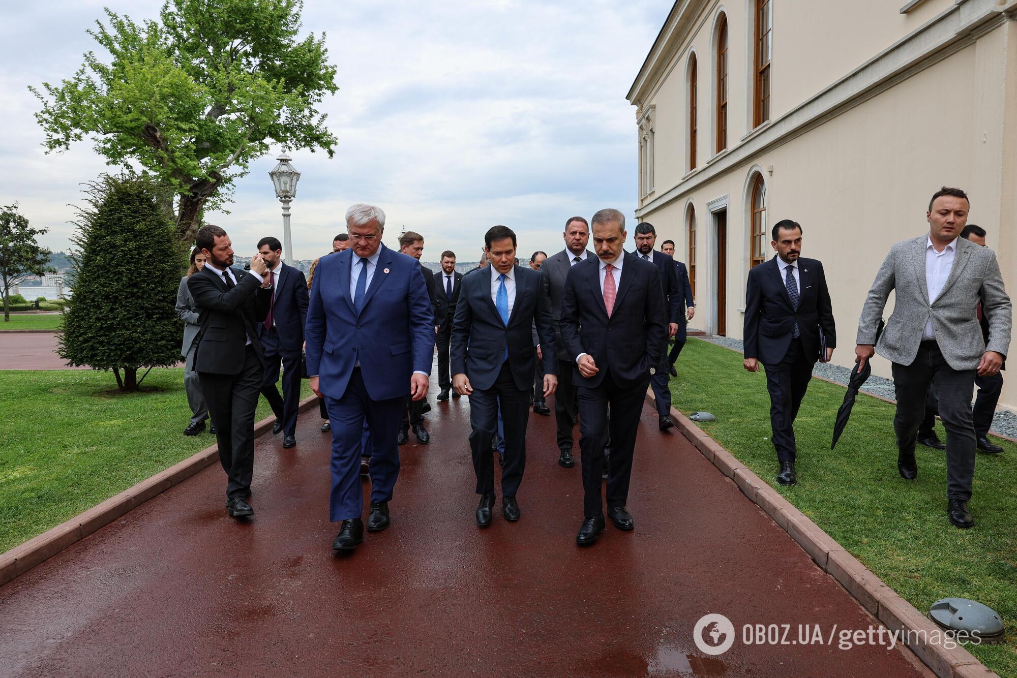 В Стамбуле состоялась встреча делегаций Украины и РФ с участием турецкой стороны. Фото, видео и все подробности