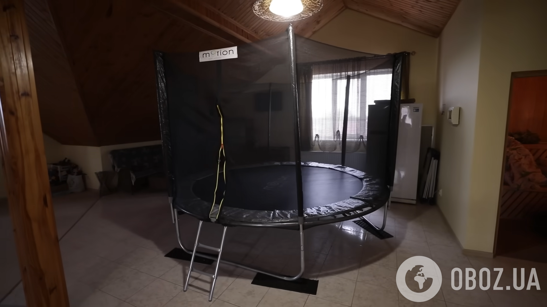 Окрема кімната для одягу, батут під дахом і сауна: зірка "Дизель шоу" провела екскурсію своїм триповерховим будинком за $200 тисяч