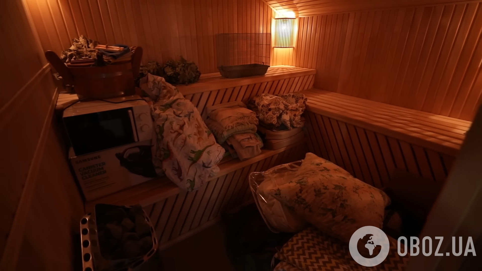 Окрема кімната для одягу, батут під дахом і сауна: зірка "Дизель шоу" провела екскурсію своїм триповерховим будинком за $200 тисяч
