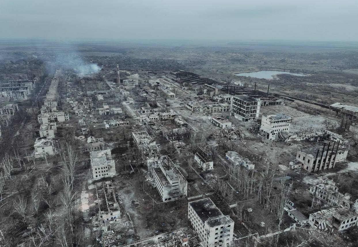 Россия уничтожила большинство жилых районов Часового Яра, но ВСУ держат оборону - разведка Британии