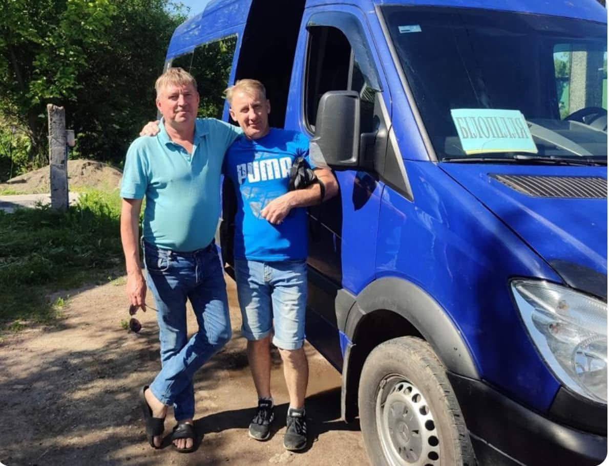 "Лежал мертвый человек, другой кричал на помощь": водитель автобуса на Сумщине рассказал об ударе РФ. Видео