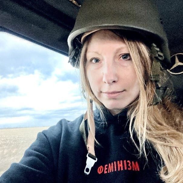Анджелина Джоли в Каннах почтила память украинской писательницы, которую убила Россия в Краматорске