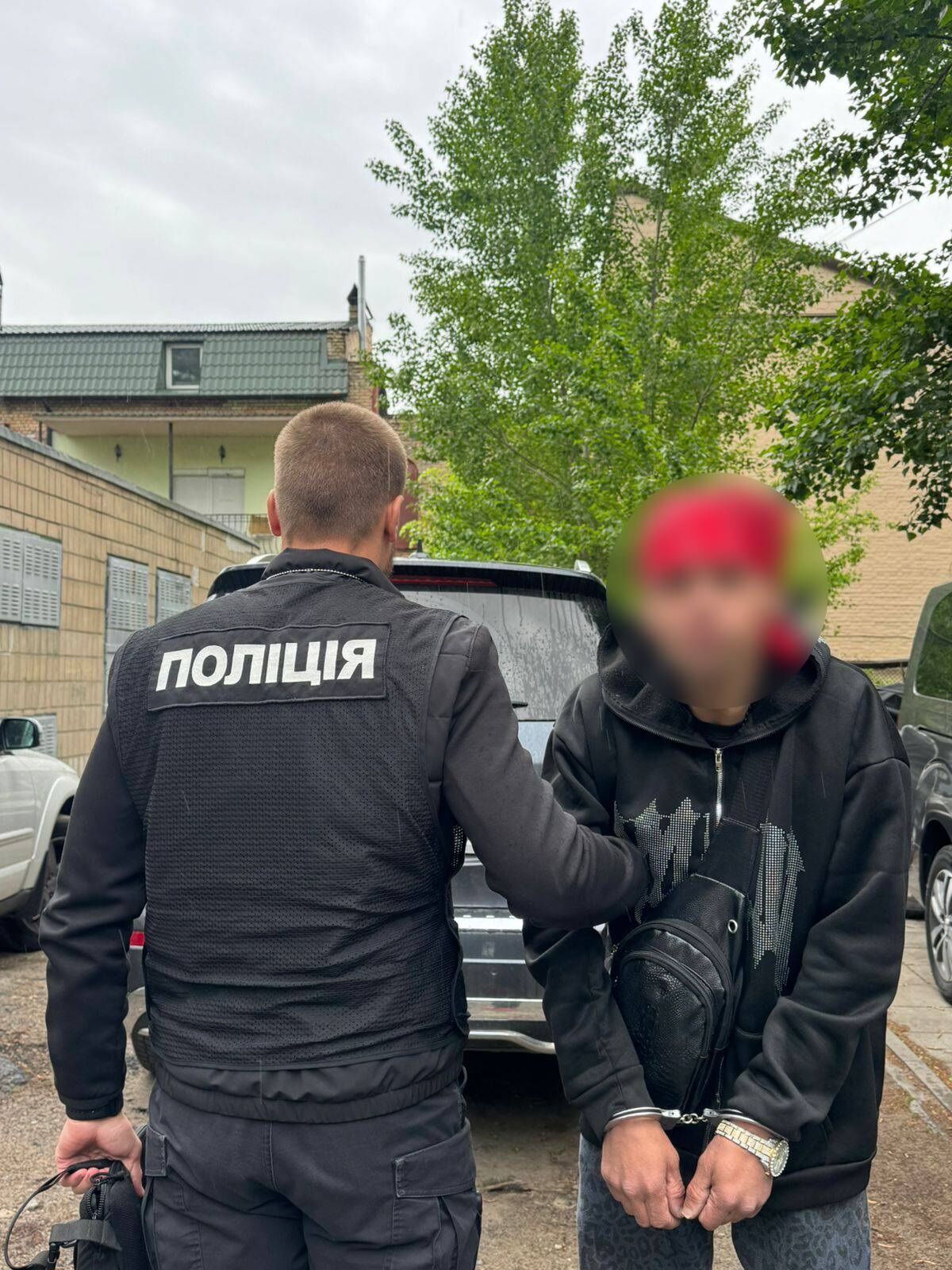 Делал "закладки" в центре Киева: столичные правоохранители задержали наркосбытчика. Фото
