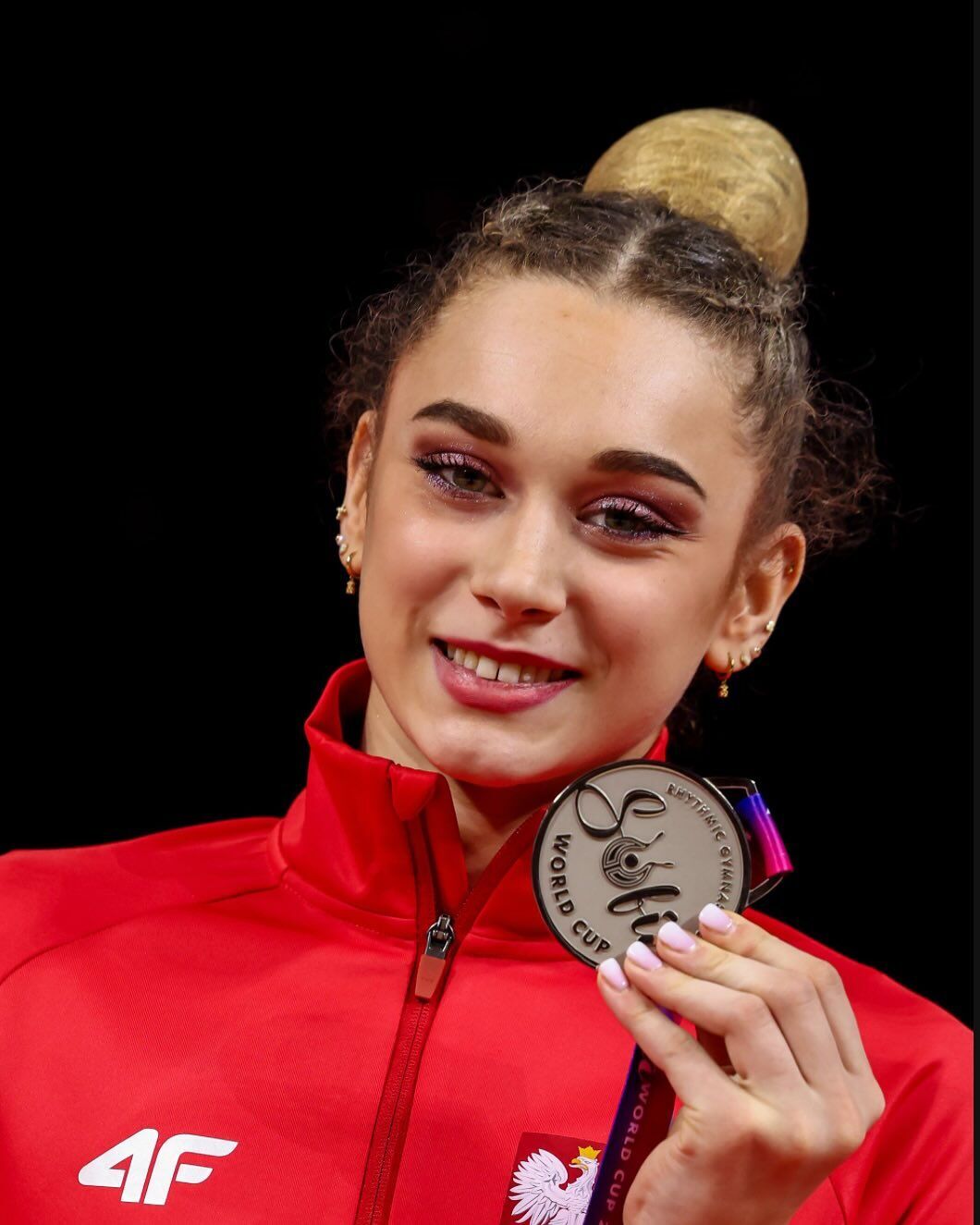 Дворазова чемпіонка світу з художньої гімнастики відмовилася виступати на турнірі, побачивши павука на килимі. Відео