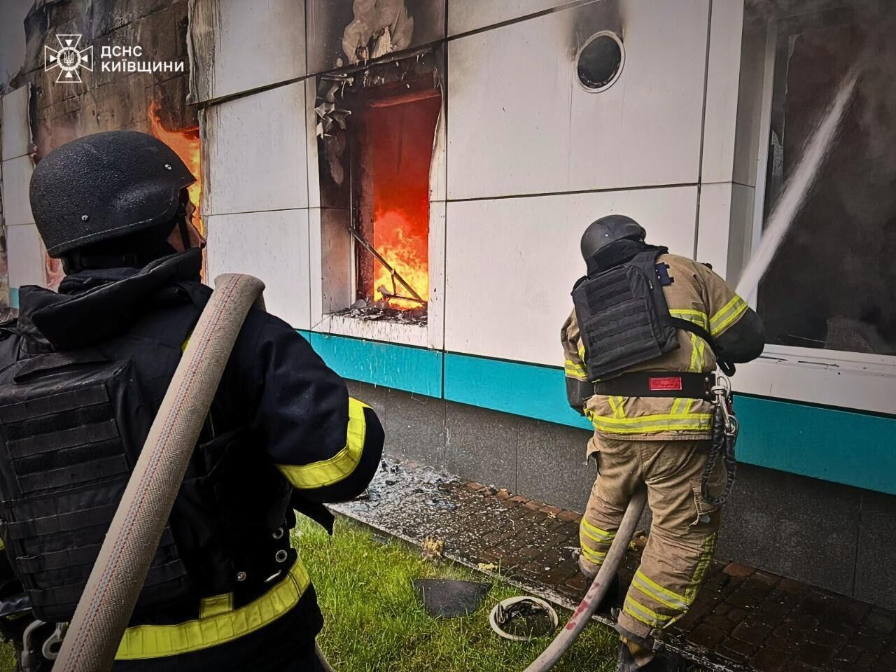 Россияне атаковали Киевскую область с воздуха: от полученных травм погибла женщина, есть раненые. Фото и видео