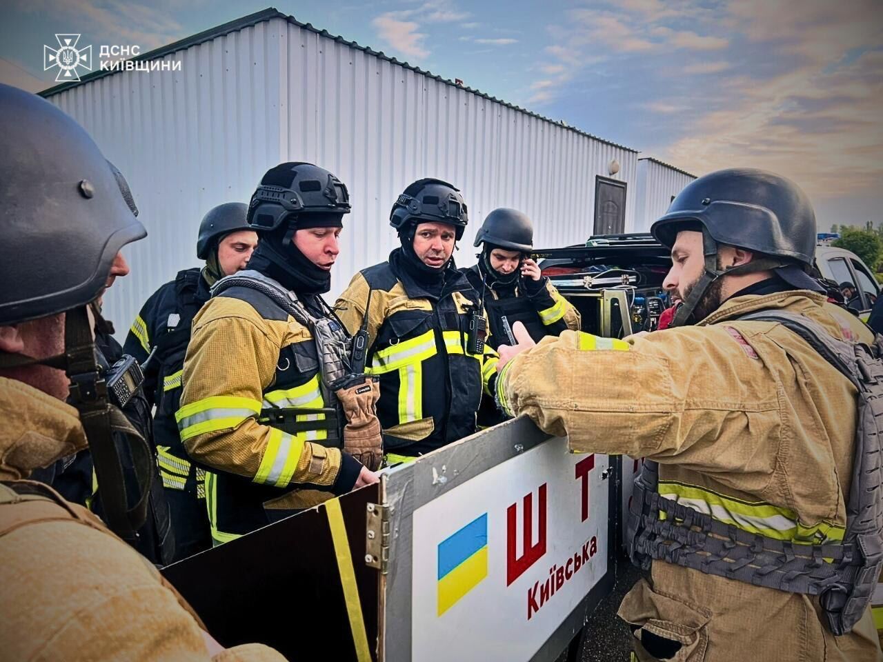 Россияне атаковали Киевскую область с воздуха: от полученных травм погибла женщина, есть раненые. Фото и видео