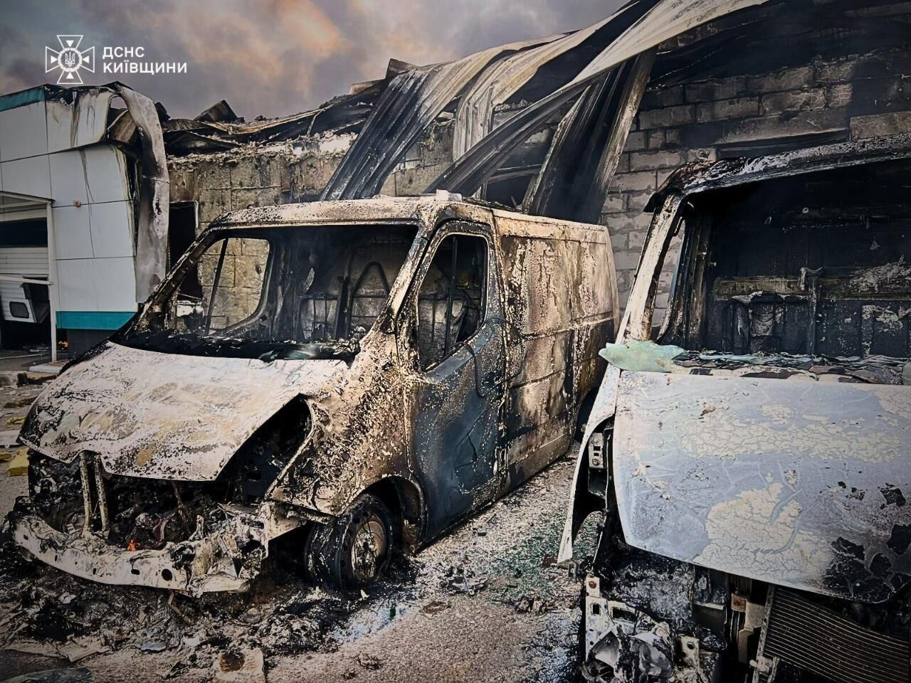 Россияне атаковали Киевскую область с воздуха: от полученных травм погибла женщина, есть раненые. Фото и видео