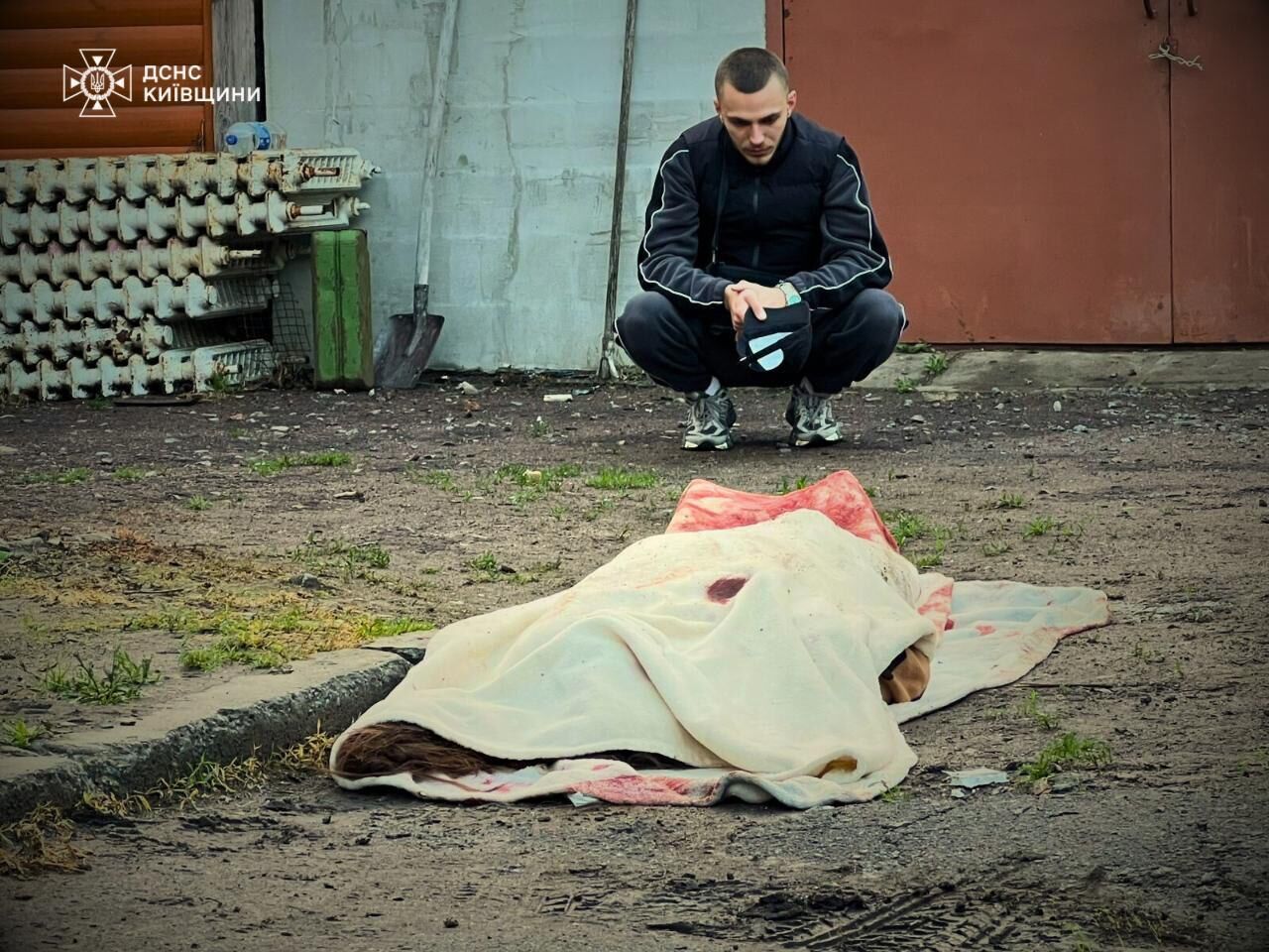 Россияне атаковали Киевскую область с воздуха: от полученных травм погибла женщина, есть раненые. Фото и видео