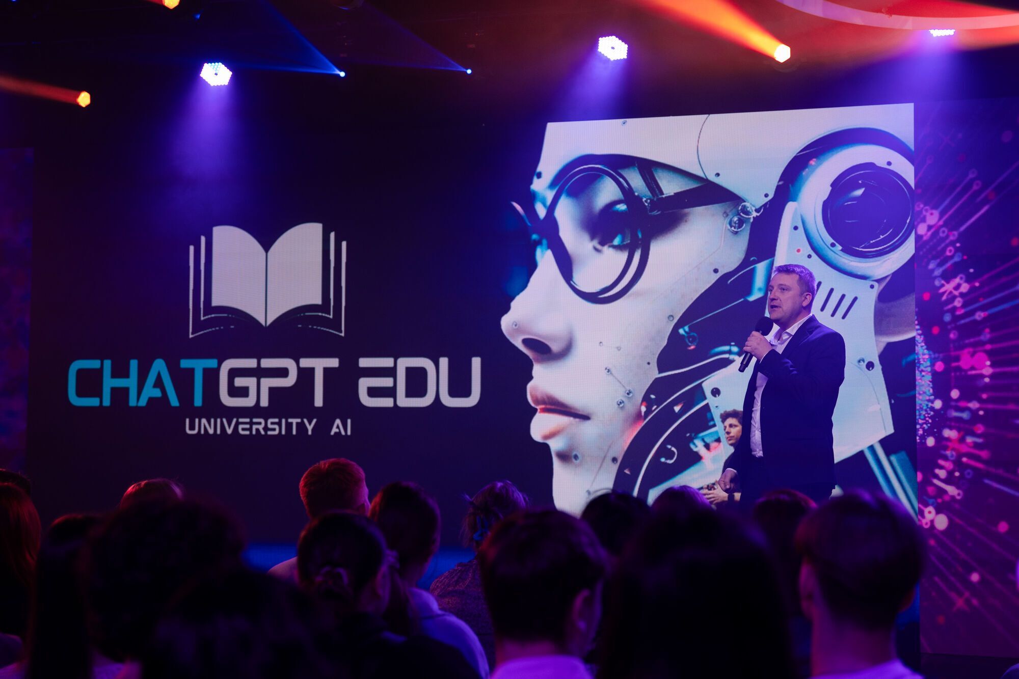 Михаил Поплавский объявил о начале эры ИИ в Университете культуры: что изменится с сентября