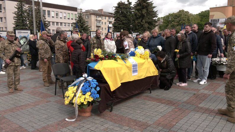 Йому назавжди буде 29: у Рівному попрощалися з добровольцем, який загинув на Торецькому напрямку. Фото