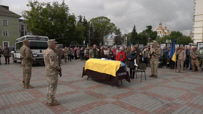 Йому назавжди буде 29: у Рівному попрощалися з добровольцем, який загинув на Торецькому напрямку. Фото