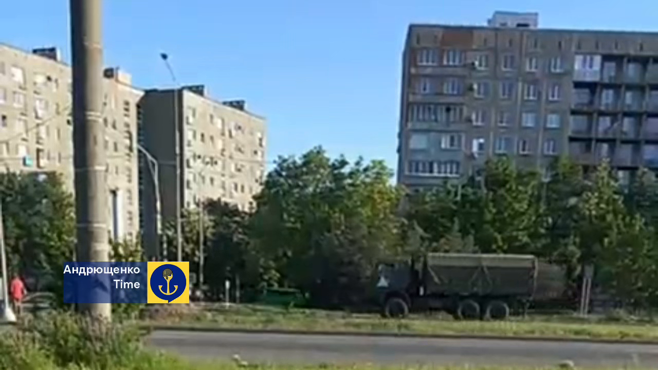 "Щось йде не за російським планом": зафіксовано велике переміщення техніки з кримським маркуванням на північ Донеччини. Відео