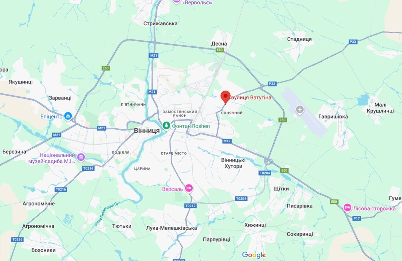 Авто розірвало навпіл: у Вінниці 22-річний водій влетів у бетонний стовп і загинув на місці, є постраждалі. Фото