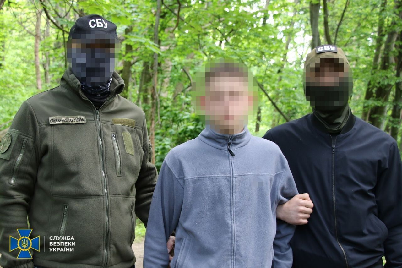 У Києві підліток планував підірвати будівлю ТЦК на замовлення ворога: його вже затримували на підпалі авто ЗСУ. Фото та відео