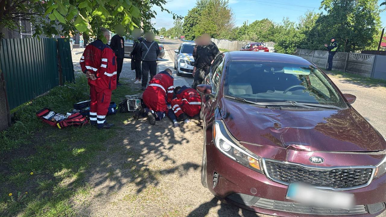 На Київщині легковик збив на смерть 10-річну дівчинку. Подробиці трагедії та фото