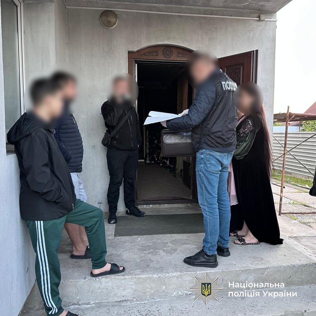 "Зарабатывали" на сбыте метадона более 1 млн грн ежемесячно: в Черкасской области полицейские задержали 17 участников наркоорганизации. Фото