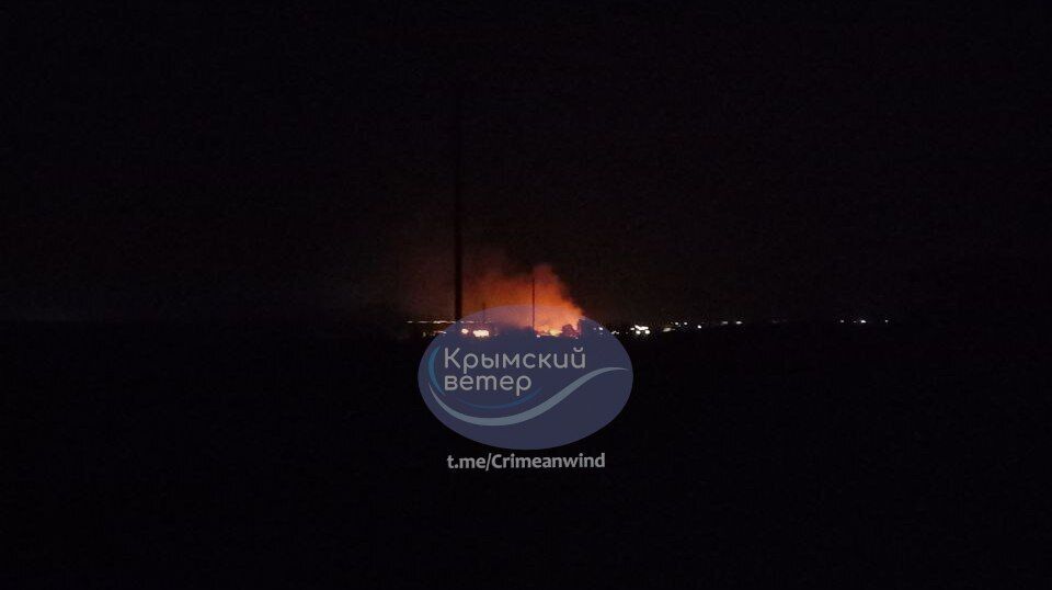 У Криму прогриміли численні вибухи: під атакою можуть бути аеродроми окупантів та військові частини. Відео