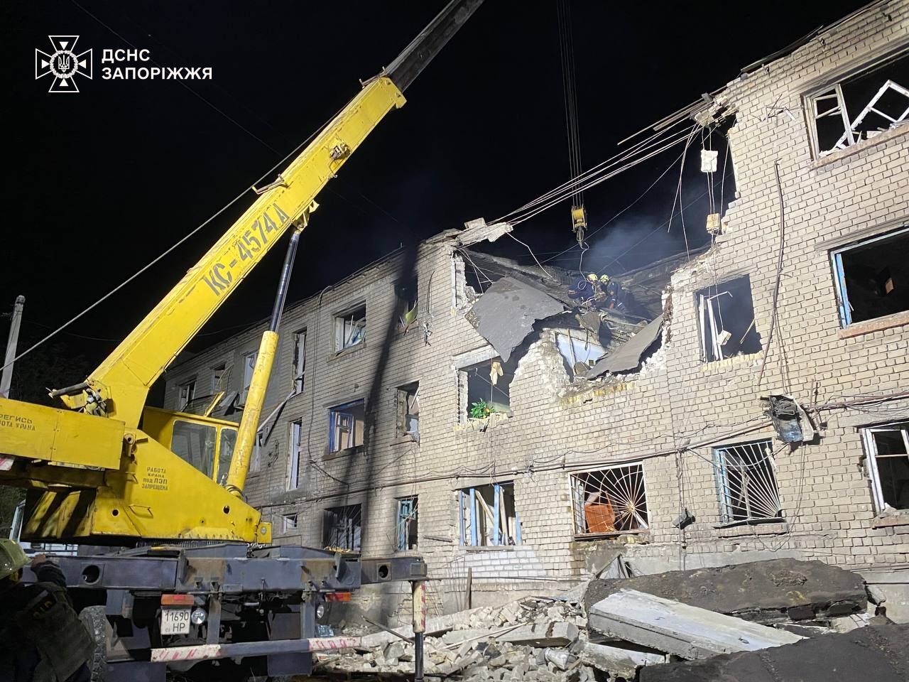 Росія завдала 11 ударів "Шахедами" по Запоріжжю: постраждав 31 мирний житель, серед них двоє дітей. Фото і відео