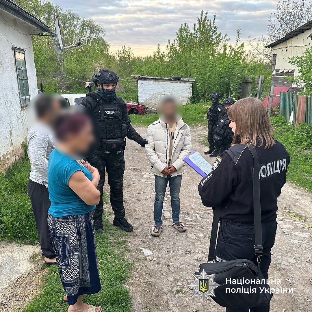 "Зарабатывали" на сбыте метадона более 1 млн грн ежемесячно: в Черкасской области полицейские задержали 17 участников наркоорганизации. Фото