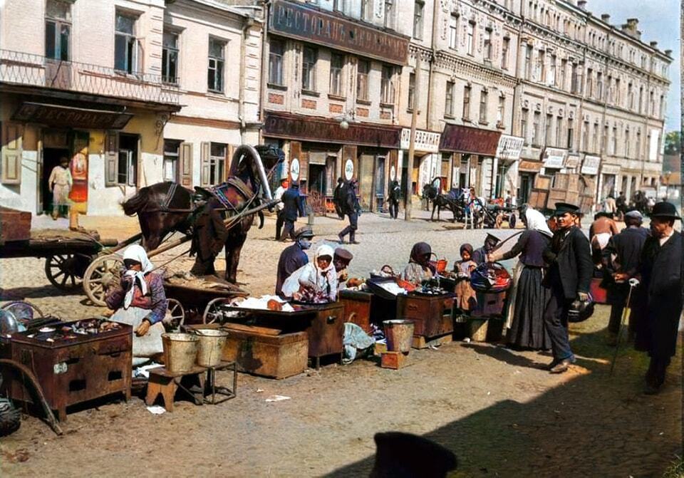 У мережі показали, як на початку 1910-х у Києві на ринку торгували вуличною їжею. Унікальне фото