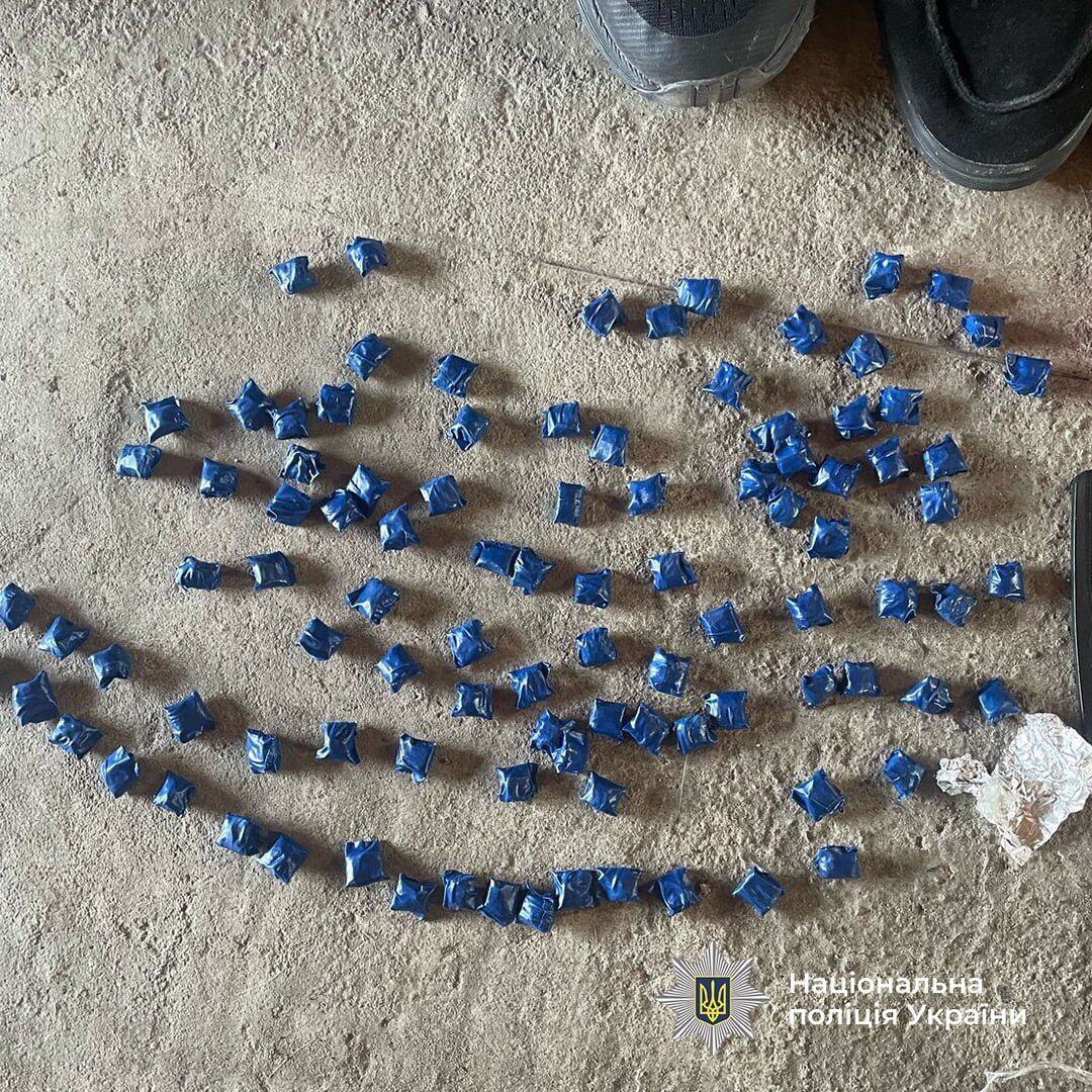 "Зарабатывали" на сбыте метадона более 1 млн грн ежемесячно: в Черкасской области полицейские задержали 17 участников наркоорганизации. Фото