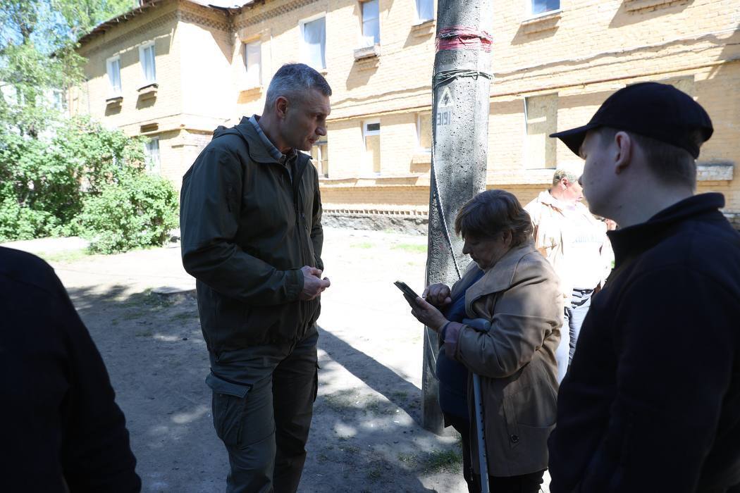 Выплата помощи жильцам поврежденных домов на Святошине: Кличко рассказал, сколько киевлян уже получило средства