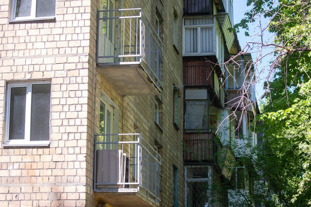 Кличко показав, як відновили пошкоджений ворожою атакою будинок на вулиці Дзюби в Києві. Фото