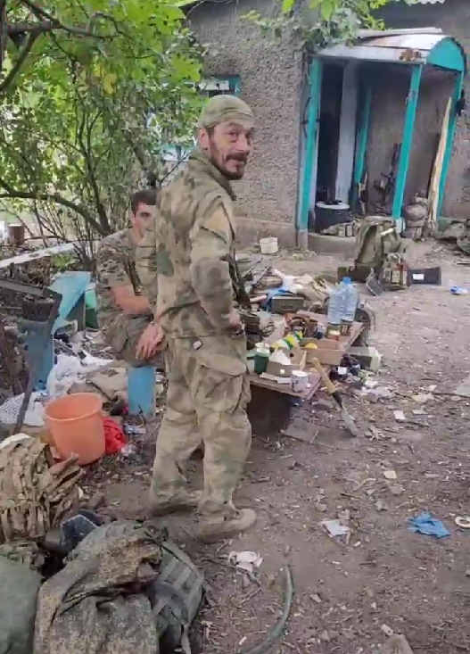 "Готуємо спагеті в свинарнику": окупанти похвалилися, як грабують будинки українців. Відео