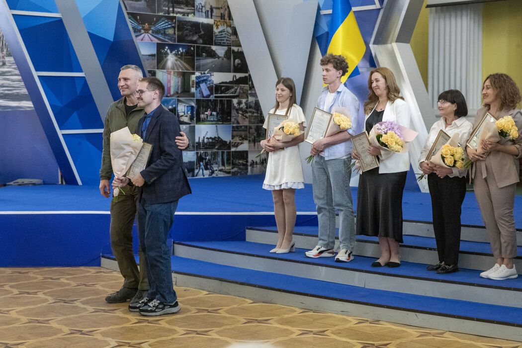 "Учитель року – 2025": Кличко нагородив переможців першого міського туру