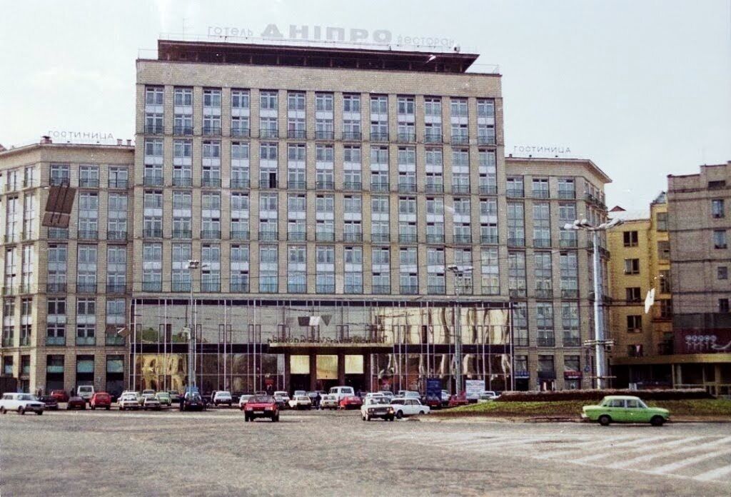 В сети показали, как выглядел Печерск в Киеве в 1988-1993 годах. Старые фото