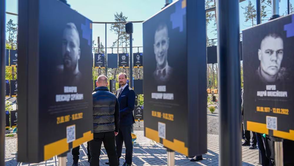Кронпринц Норвегії прибув з першим візитом в Україну і зустрівся з Зеленським. Фото  і відео
