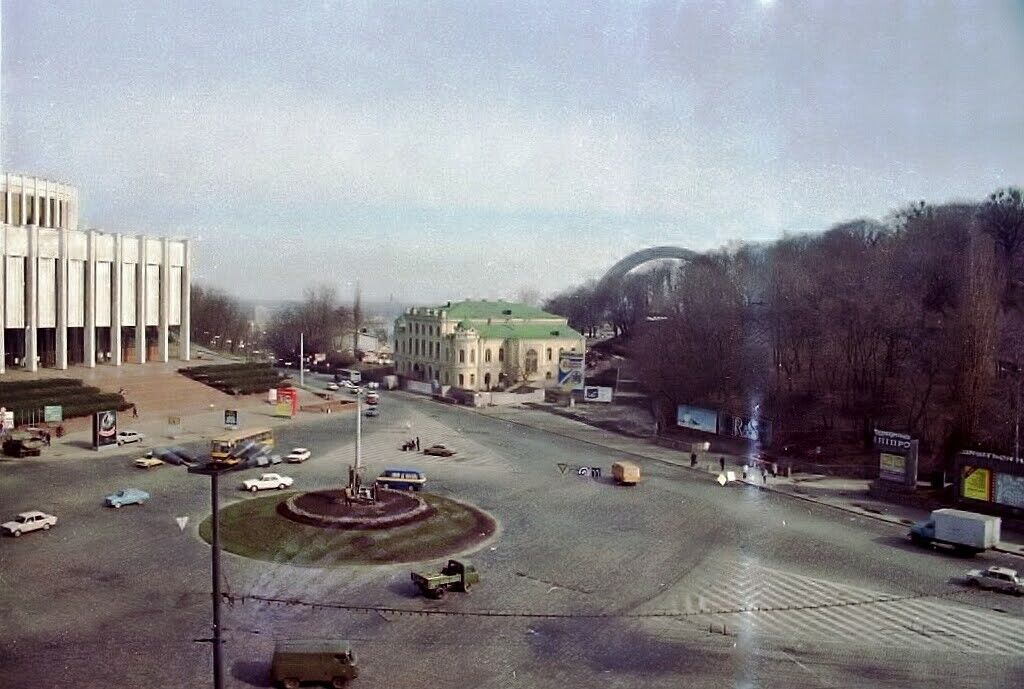 В сети показали, как выглядел Печерск в Киеве в 1988-1993 годах. Старые фото