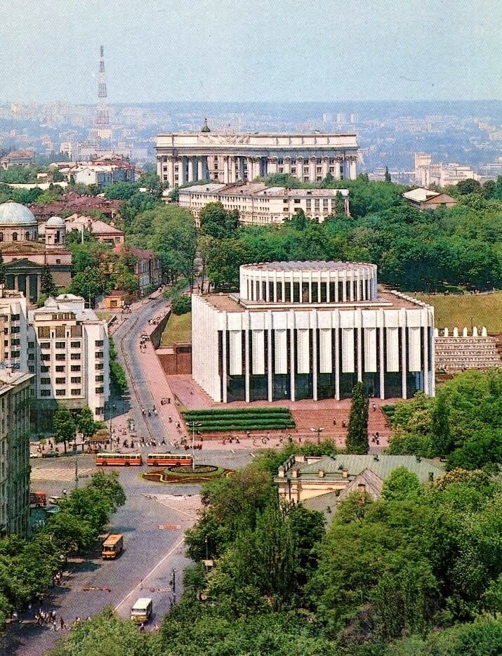 В сети показали, как выглядел Печерск в Киеве в 1988-1993 годах. Старые фото