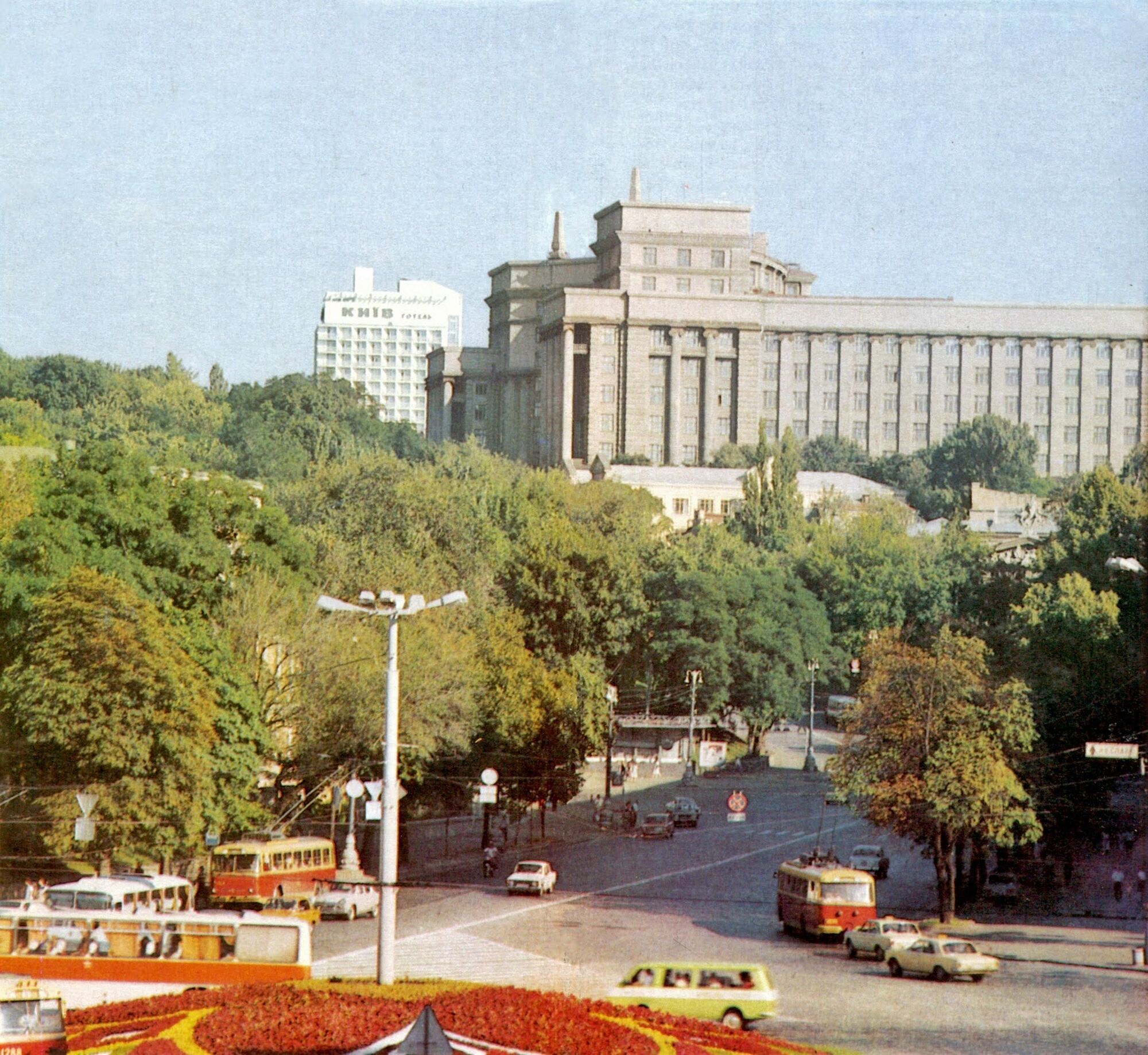 В сети показали, как выглядел Печерск в Киеве в 1988-1993 годах. Старые фото