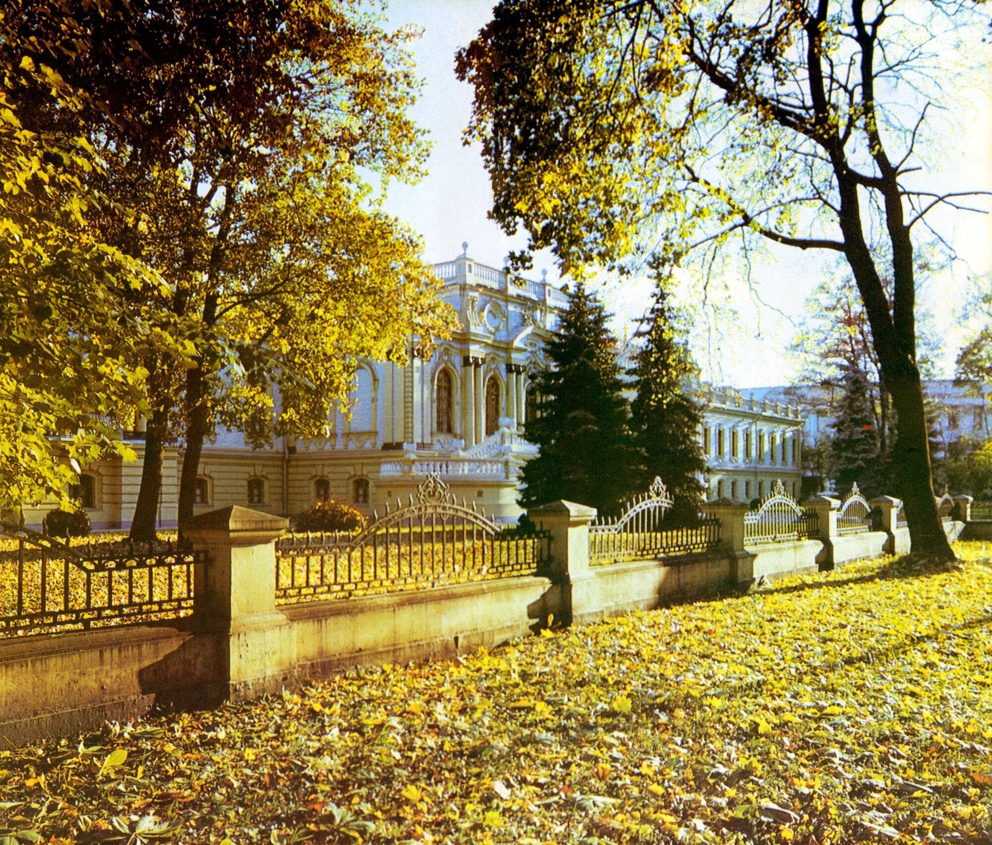 В сети показали, как выглядел Печерск в Киеве в 1988-1993 годах. Старые фото