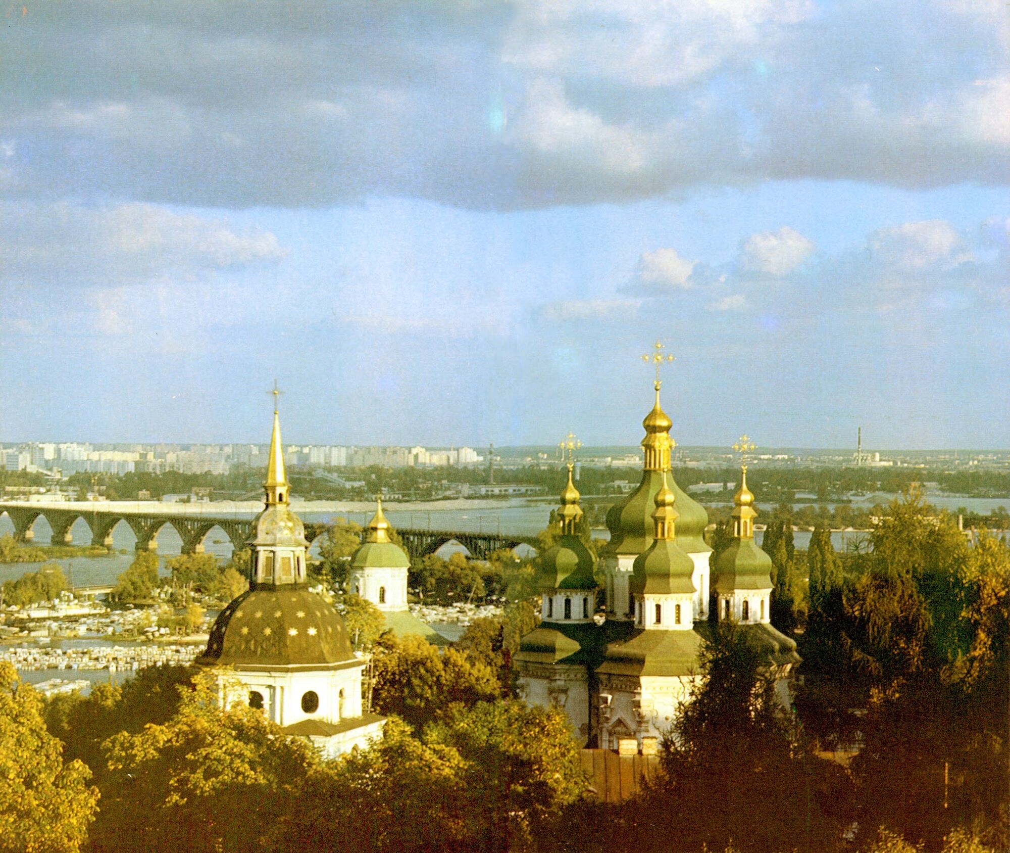 В сети показали, как выглядел Печерск в Киеве в 1988-1993 годах. Старые фото