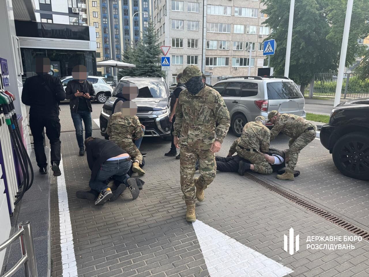 Уклонение за границу - Услуга незаконного выезда за границу стоила 50 тысяч долларов