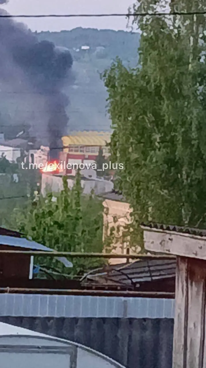 У Генштабі підтвердили ураження заводу напівпровідникових приладів у Орловській області: було зафіксовано пожежу. Відео