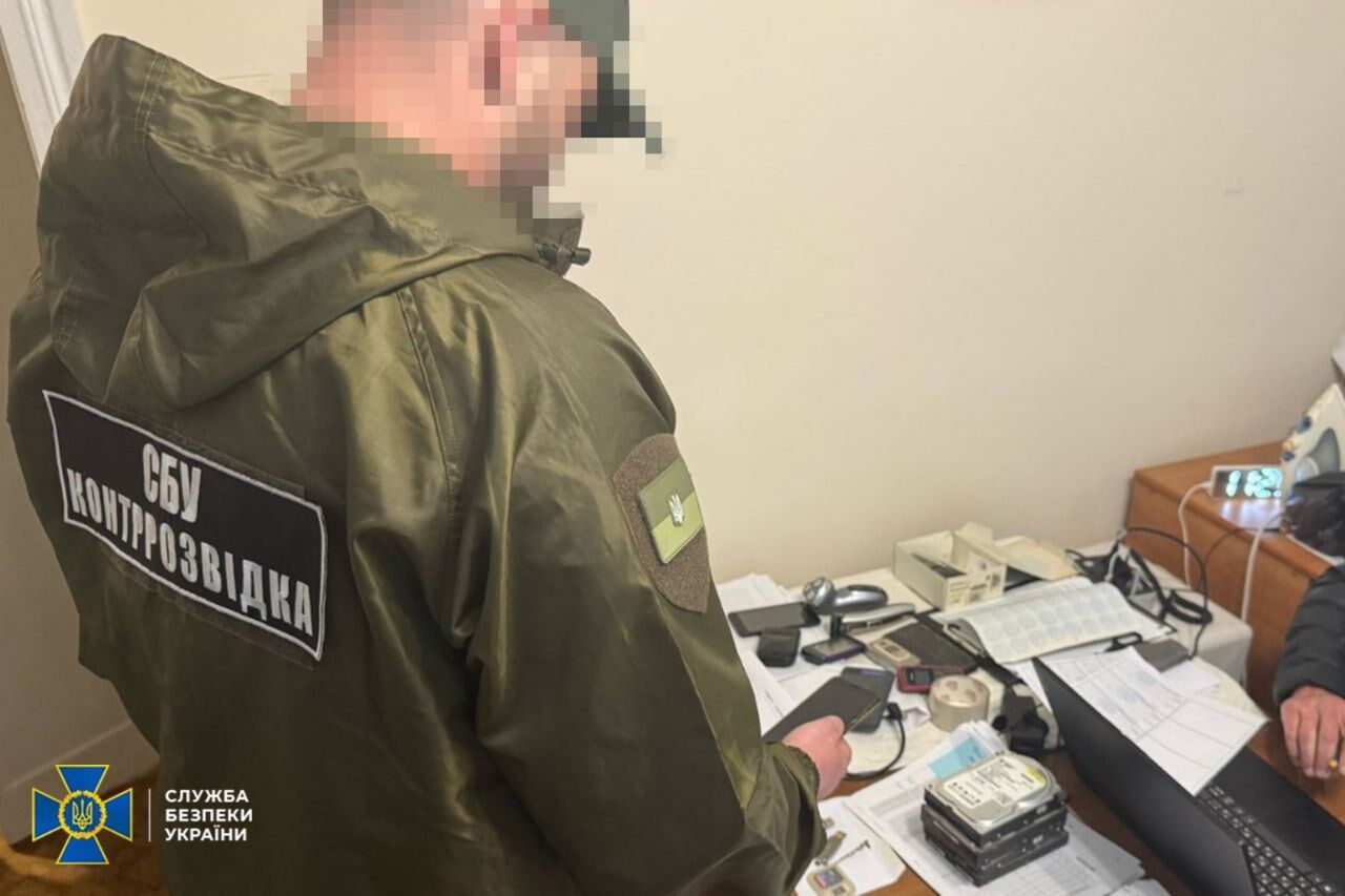 Хотів викрасти нові розробки: СБУ затримала "крота" ФСБ, який влаштувався до оборонного заводу на Одещині. Фото