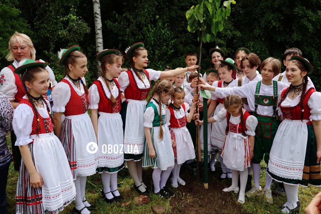 В честь Дня межнационального согласия в Киеве заложили сад этнических меньшинств и сообществ. Подробности и фото