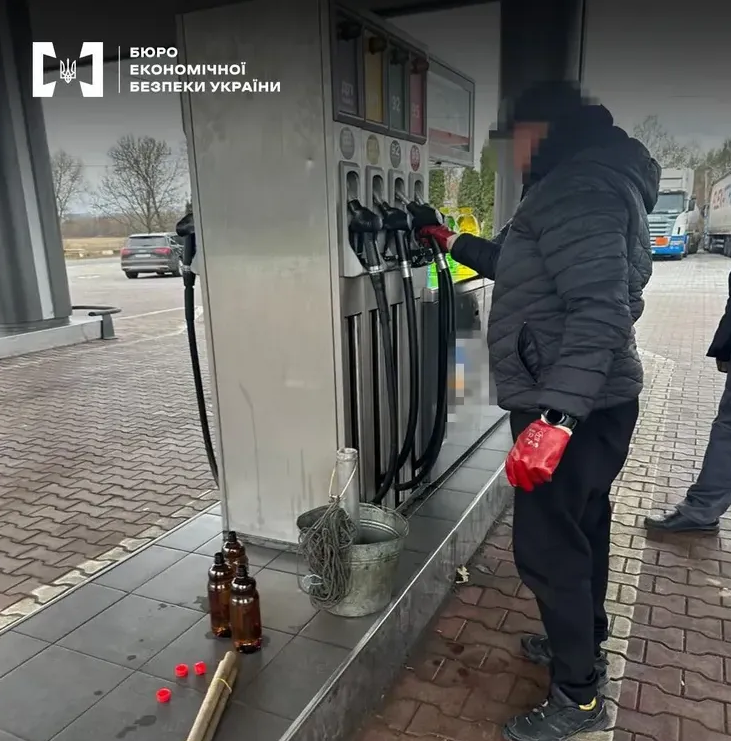 У Чернівецькій області торгували підробленими бензинами А-92 і А-95.